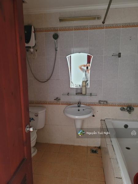 Bán cc tại screc tower, quận 3, dt 77m2, 2pn, 2wc giá 1ty670 (ưt nữ giảm 50tr)