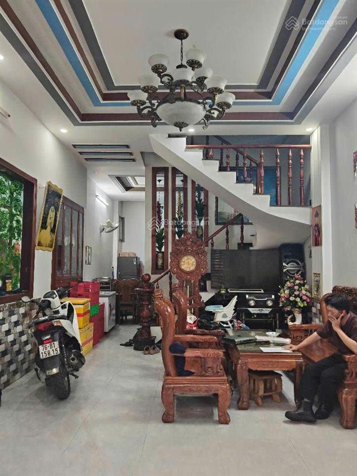 Bán nhà hiệp thành q12  hẻm 6m xe tải  3 tầng  khu dân trí cao  5.58 tỷ