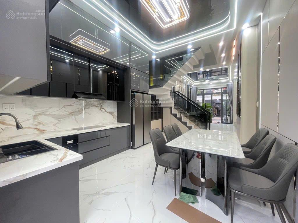 Nhà mới 100% 4 tầng  hẻm xe tải 6m thông  thới an, q12