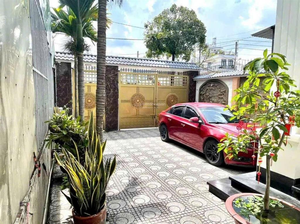 Chủ định cư nước ngoài, giảm từ 16 tỷ còn 10 tỷ biệt thự sân vườn quận 12