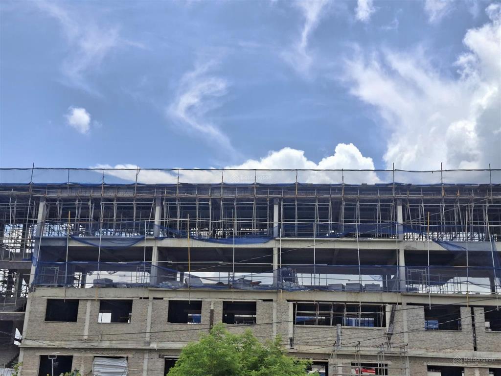 Nhà phố hóc môn  sổ hồng riêng  giá chỉ 5,9 tỷ (thương lượng chính chủ)