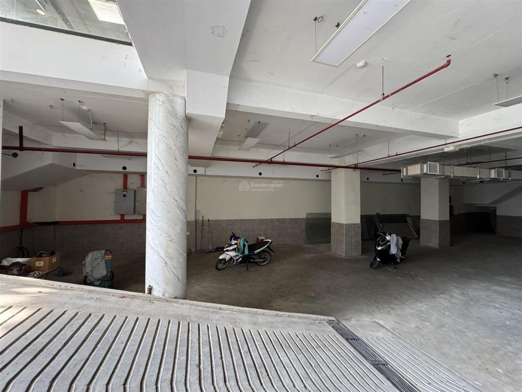 Bán tòa nhà 7 tầng quận 9, tp thủ đức. ngang 11 m  thang máy siêu to