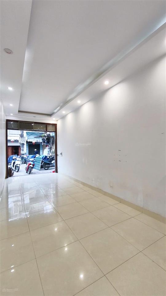 Hiếm! bán đất tặng nhà 2 tầng 3 ngủ  gara oto  đường oto tránh  dt 55m2  giá 12 tỷ yên xá
