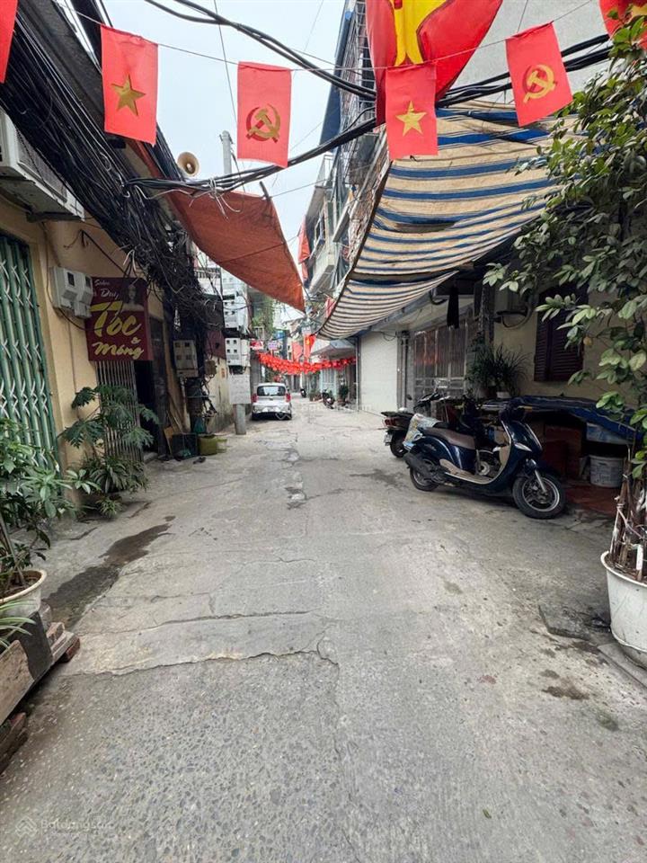 Bán nhà thái hà 30m2 x 2,5 tầng, mặt tiền 3,6m. ngõ thông, ô tô đỗ cách nhà 20m. sát hồ hoàng cầu