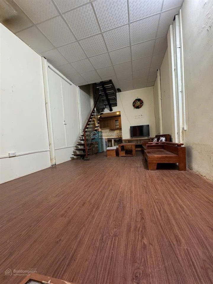 Bán nhà thái hà 30m2 x 2,5 tầng, mặt tiền 3,6m. ngõ thông, ô tô đỗ cách nhà 20m. sát hồ hoàng cầu
