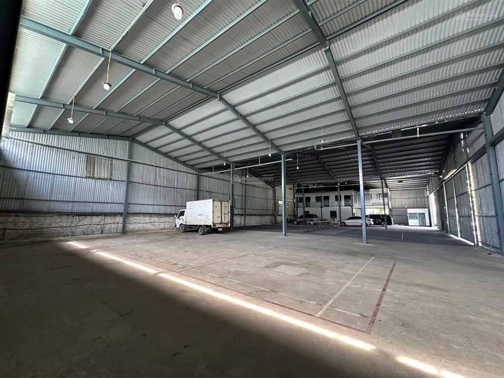 Cho thuê 1300m2 kho xưởng mặt đại lộ thăng long  quốc oai (gần kcn thạch thất)