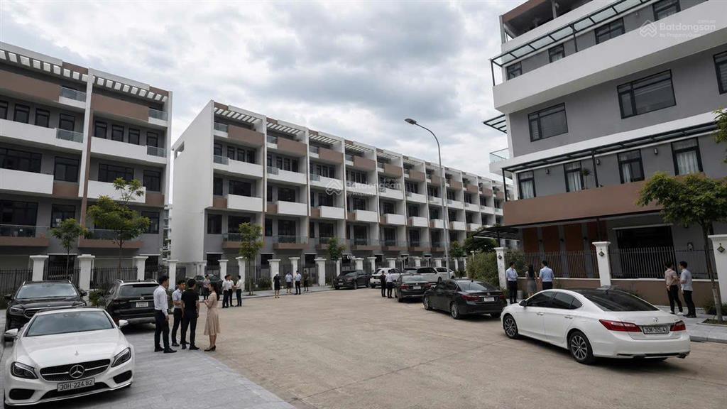 Chủ nhà cần bán nhà phố xây thô 5 tầng khu hà tu  khe cá giá 3,8 tỷ có thương lượng