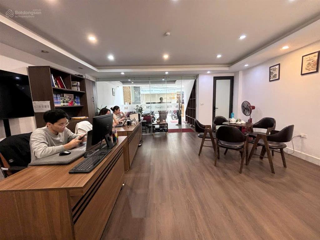 Hiếm,mặt phố cầu giấy, gần 100m , hơn 40tỷ, nói không với quy hoạch, kinh doanh, đẳng cấp nhất phố