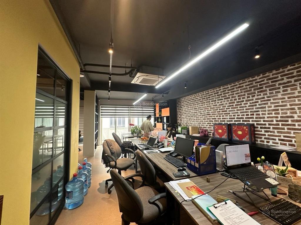 Toà văn phòng, víp, lê văn lương, 122m, nhỉnh 40tỷ, thiết kế hiện đại, mặt tiền khủng, ô tô tránh