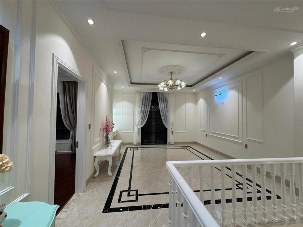Bán biệt thự mặt tiền ngô thì nhậm đà lạt 12,8 tỷ, đã hoàn công, cách chợ đêm 1,5km