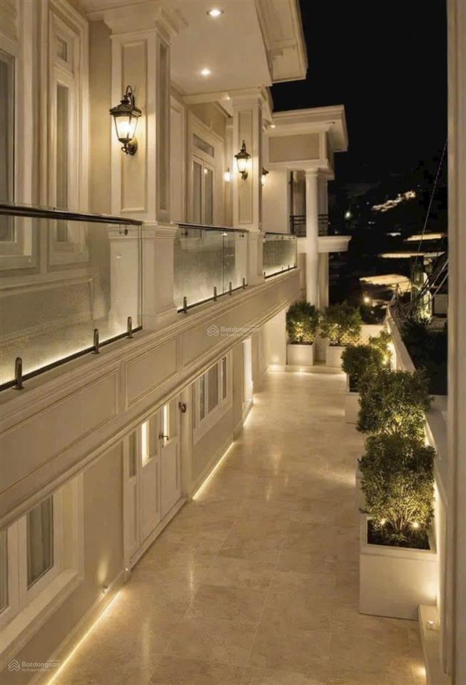 Bán villa mặt tiền trịnh hoài đức 271m2, 15 tỷ, 7 phòng ngủ