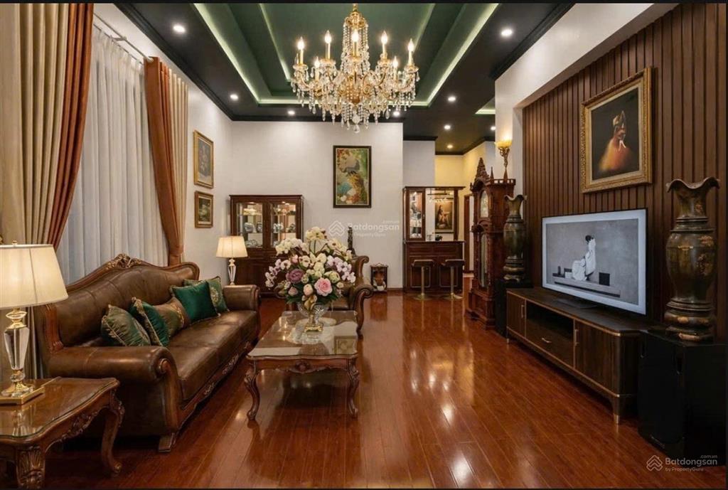 Bán villa mặt tiền trịnh hoài đức 271m2, 15 tỷ, 7 phòng ngủ