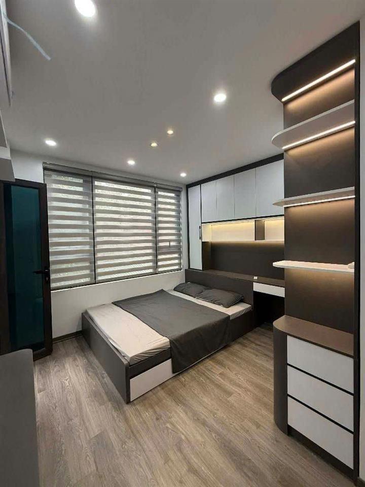 kim mã 25m x5 tầng giá 6,8 tỷ lô góc,ngõ thông,cách phố 10m -full nội thất