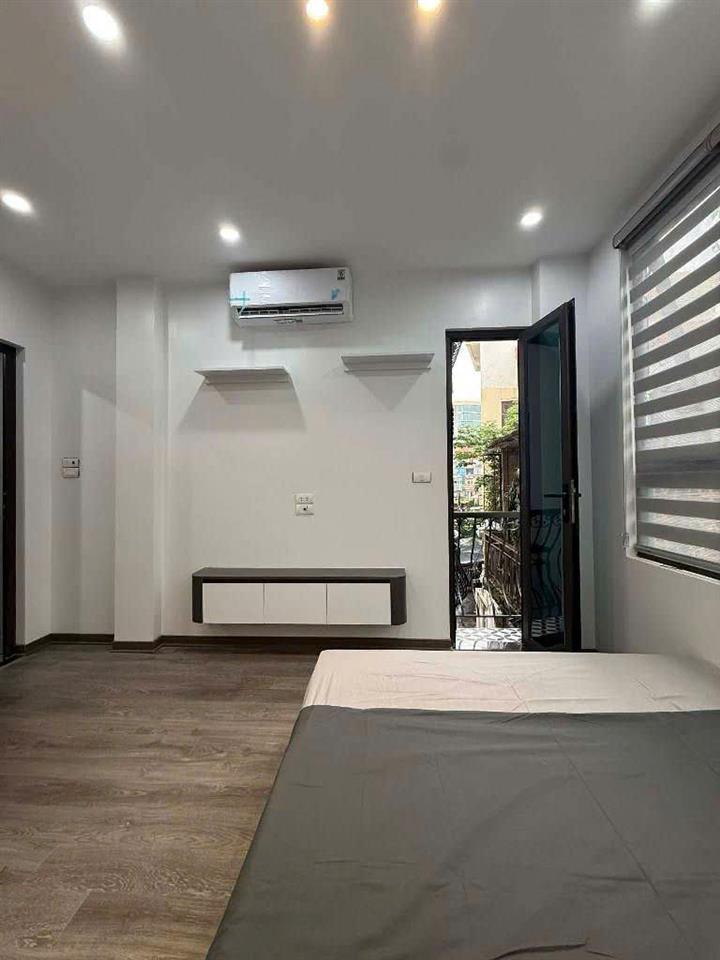 kim mã 25m x5 tầng giá 6,8 tỷ lô góc,ngõ thông,cách phố 10m -full nội thất