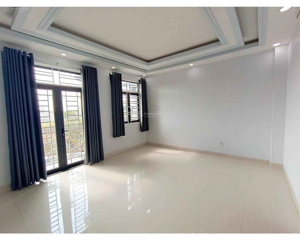 Cho thuê nhà đẹp 3 tầng centana long trường q9  5m ngang, đường 30m