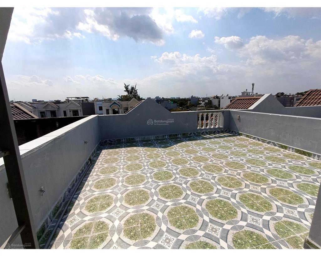 Cho thuê nhà đẹp 3 tầng centana long trường q9  5m ngang, đường 30m