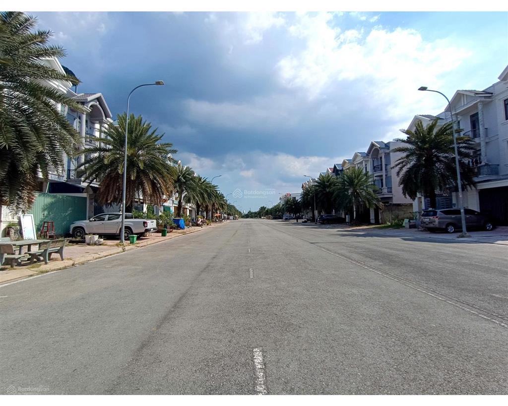 Cho thuê nhà đẹp 3 tầng centana long trường q9  5m ngang, đường 30m