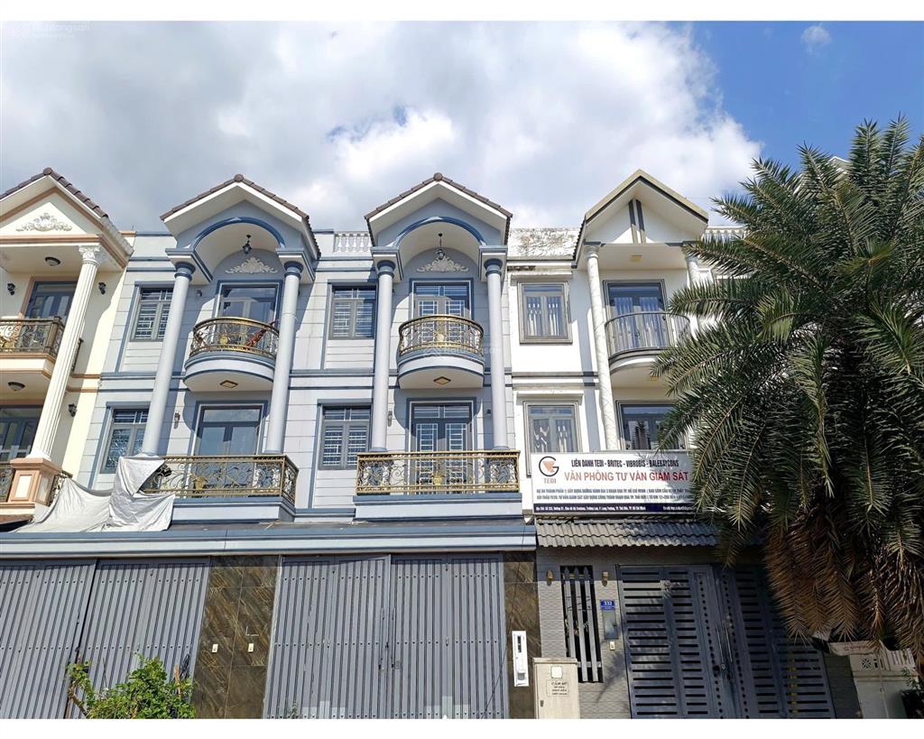 Cho thuê nhà đẹp 3 tầng centana long trường q9  5m ngang, đường 30m