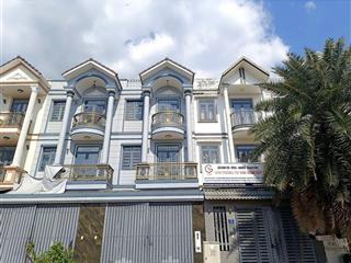 Cho thuê nhà đẹp 3 tầng centana long trường q9  5m ngang, đường 30m