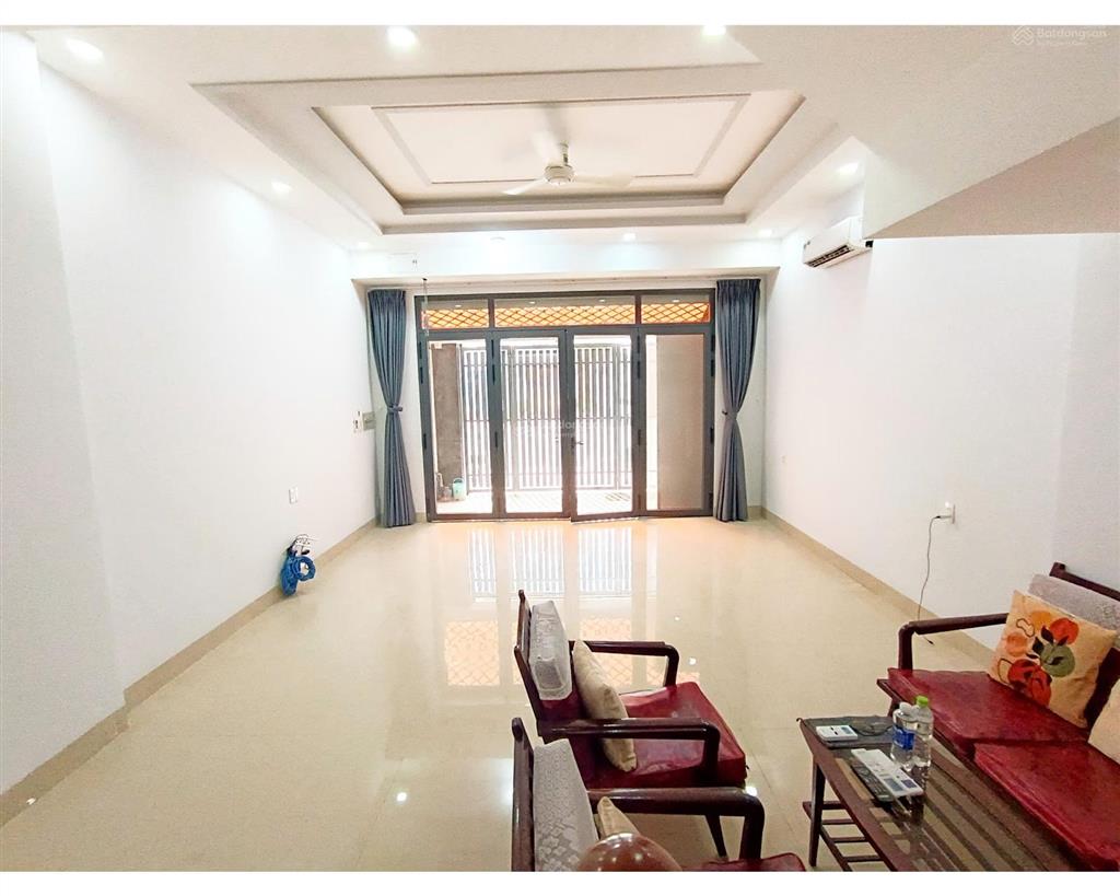 Cho thuê nhà đẹp 3 tầng centana long trường q9  5m ngang, đường 30m