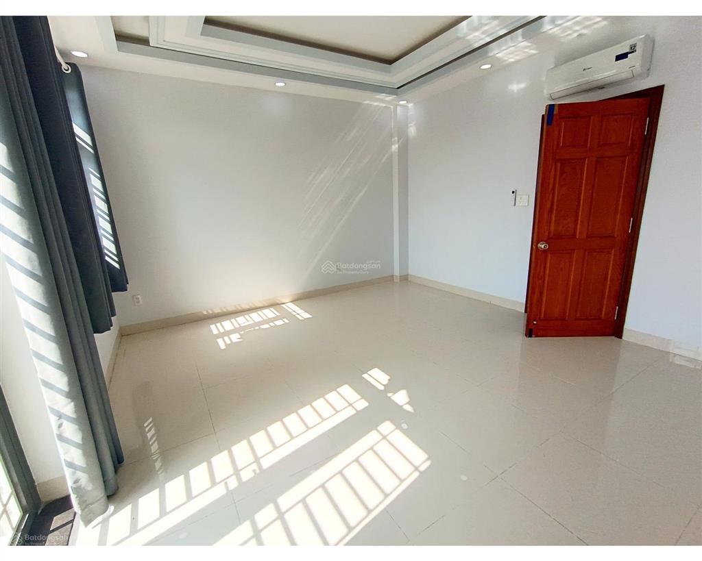 Cho thuê nhà đẹp 3 tầng centana long trường q9  5m ngang, đường 30m