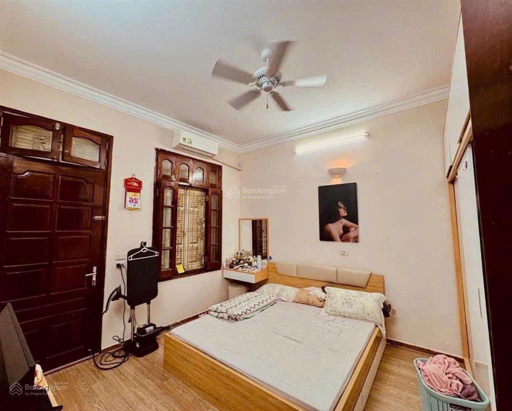 Nhà mặt phố hoè nhai  55m2 x 3 tầng (tầng 2 + 3 + tum) chỉ 7,6 tỷ