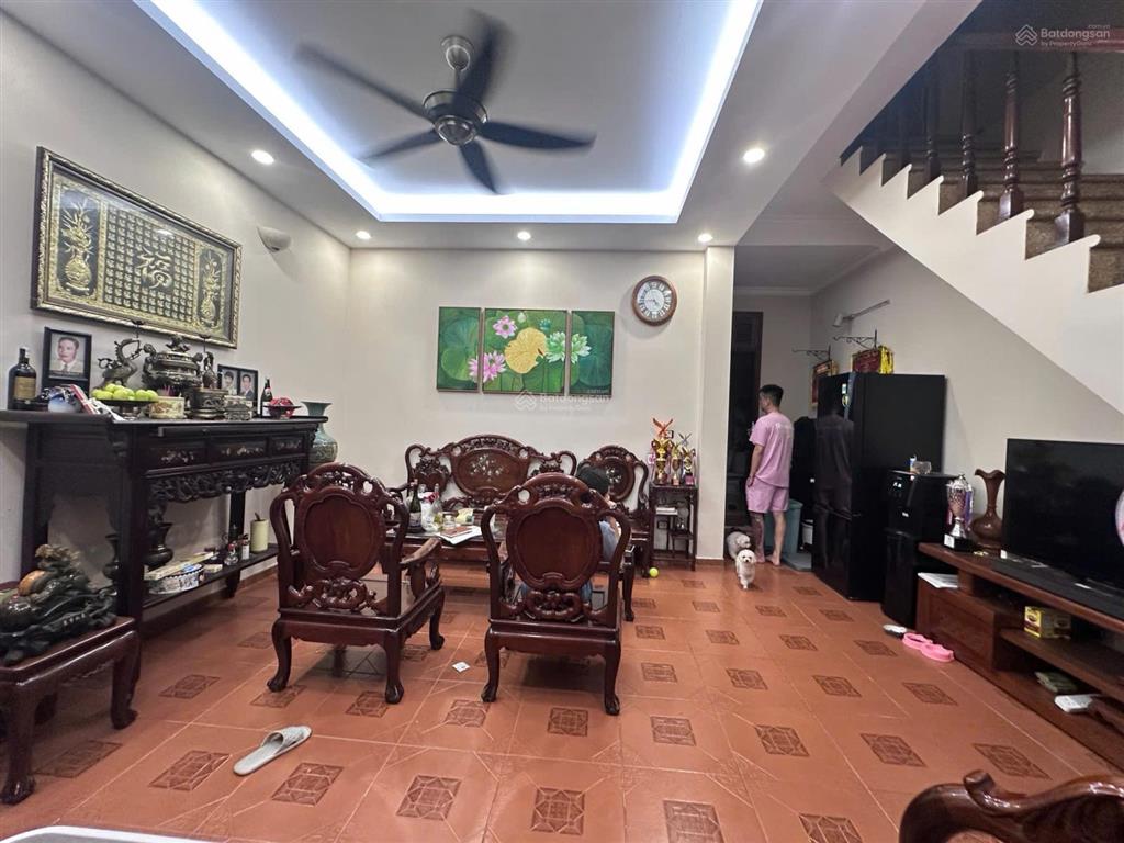 Nhà mặt phố hoè nhai  55m2 x 3 tầng (tầng 2 + 3 + tum) chỉ 7,6 tỷ