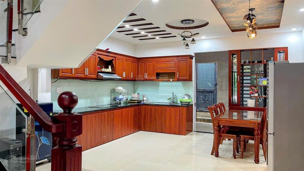 Nhà đẹp 4 tầng mê lệch hòa phú 9 4pn full nội thất gần biển