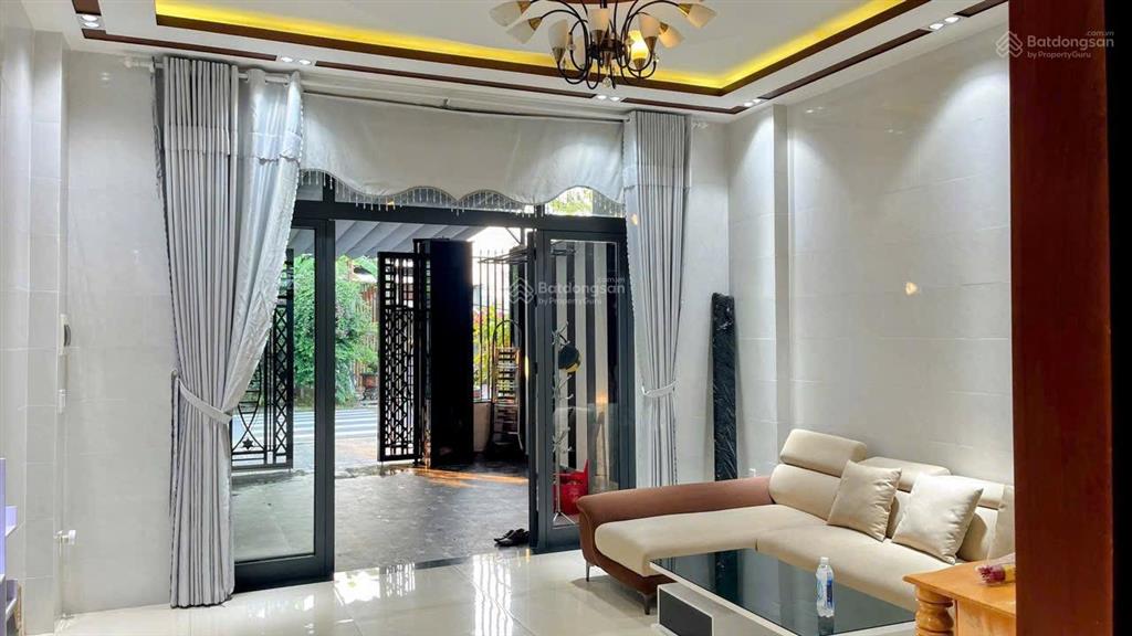 Nhà đẹp 4 tầng mê lệch hòa phú 9 4pn full nội thất gần biển