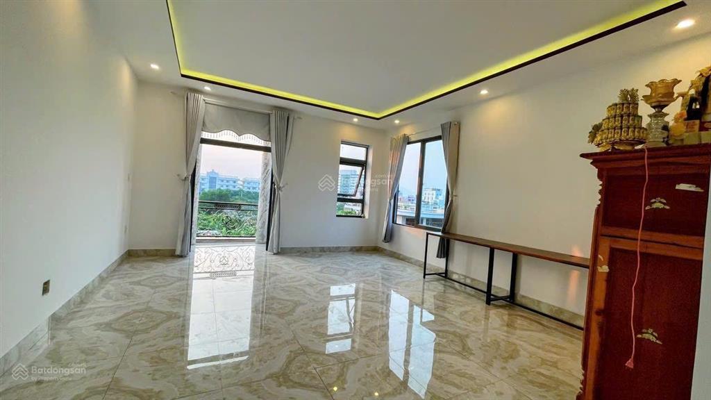 Nhà đẹp 4 tầng mê lệch hòa phú 9 4pn full nội thất gần biển