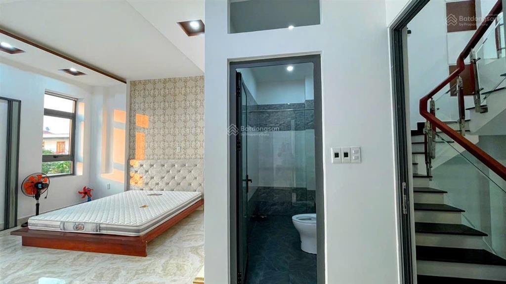 Nhà đẹp 4 tầng mê lệch hòa phú 9 4pn full nội thất gần biển