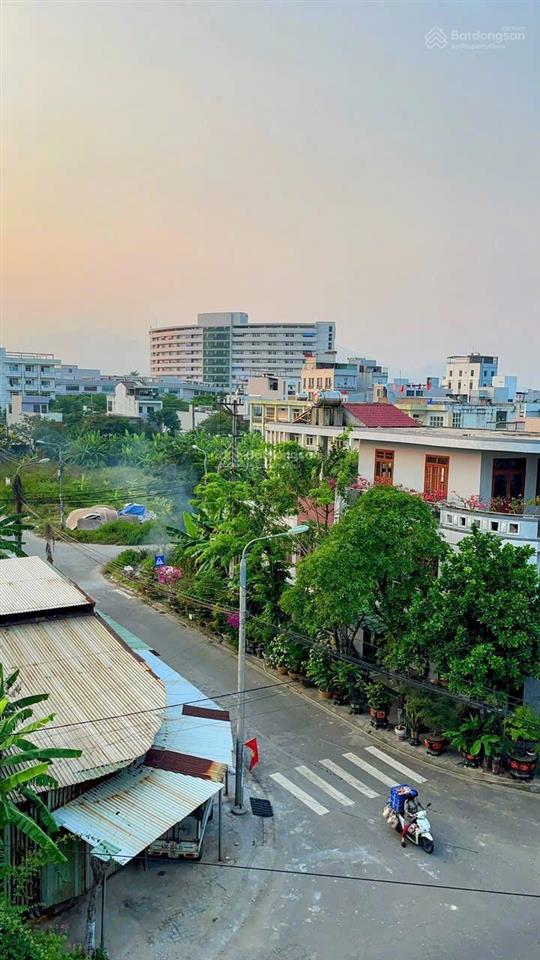Nhà đẹp 4 tầng mê lệch hòa phú 9 4pn full nội thất gần biển