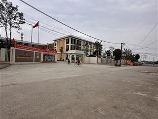 Đường thông vòng quanh  ô tô vào nhà  cổng trường mầm non  chân cầu thượng cát