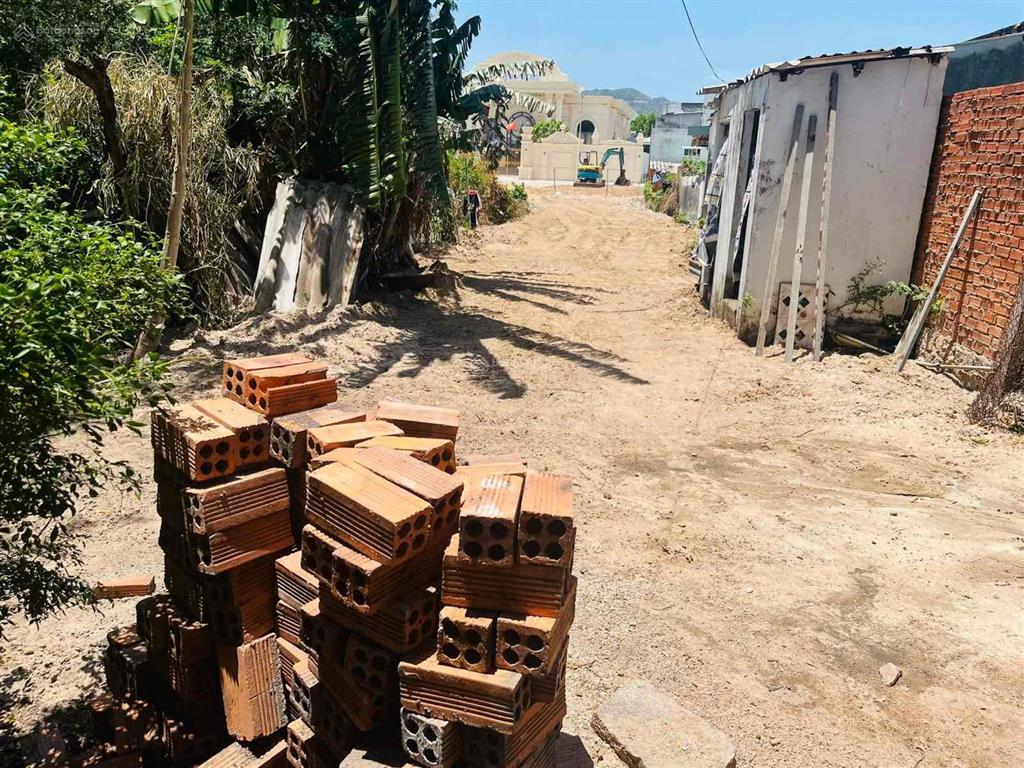 Bán đất mặt tiền võ thị sáu, long hải, gần biển  đất vàng trung tâm