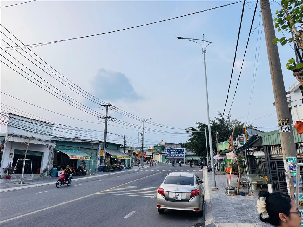 BÁN NHÀ MẶT TIỀN LIÊN HUYỆN, TÂN BÌNH, DĨ AN – NGANG 7M – 190M² – DÒNG TIỀN 30TR/THÁNG –