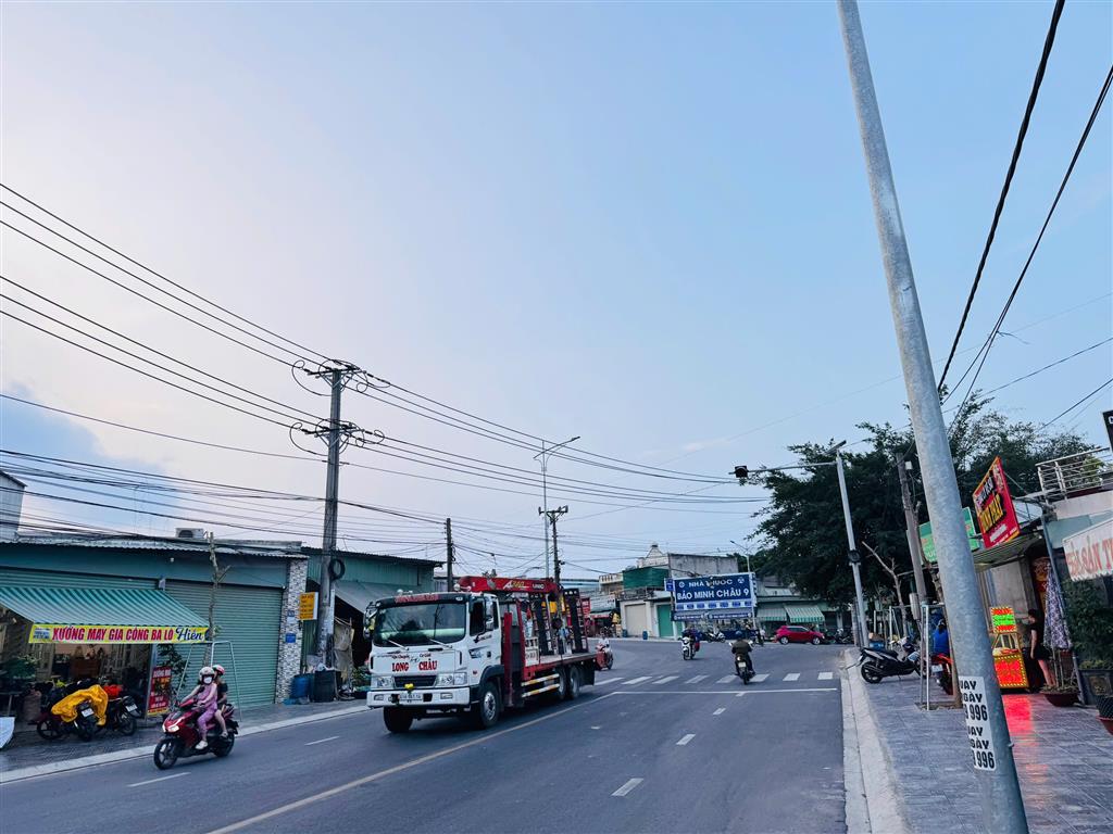 BÁN NHÀ MẶT TIỀN LIÊN HUYỆN, TÂN BÌNH, DĨ AN – NGANG 7M – 190M² – DÒNG TIỀN 30TR/THÁNG –