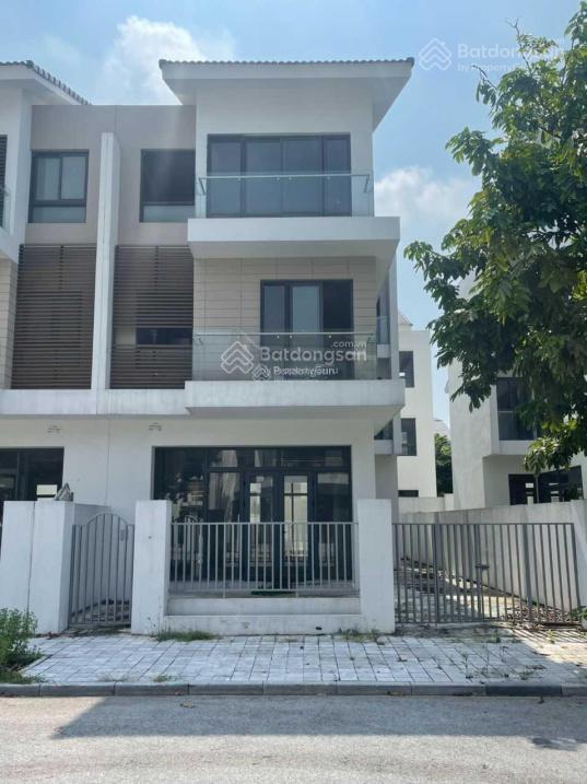 Bán biệt thự an vượng vị trí đẹp, chỉ cách vài bước chân ra tới công viên hồ thiên văn