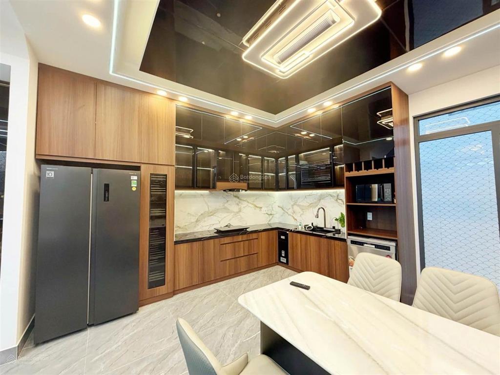 Bán nhà mặt tiền 4 tầng  ngang 5m  đậu oto bên trong  liền kề quận 7  sổ hồng riêng chỉ 9.x tỷ
