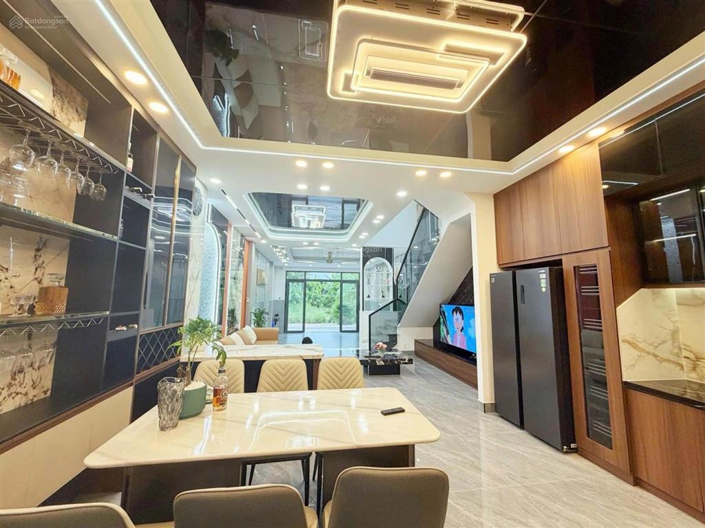 Bán nhà mặt tiền 4 tầng  ngang 5m  đậu oto bên trong  liền kề quận 7  sổ hồng riêng chỉ 9.x tỷ