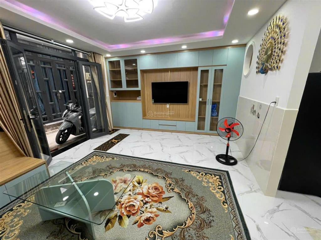 Bán gấp nhà quận 7  chỉ nhỉnh 3 tỷ  ngang gần 6m  sổ hồng riêng  đường huỳnh tấn phát