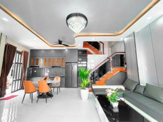 Bán nhà 2 mặt tiền  ngang 8m  hẻm xe tải  kế quận 7  sổ riêng  chỉ 6. x tỷ