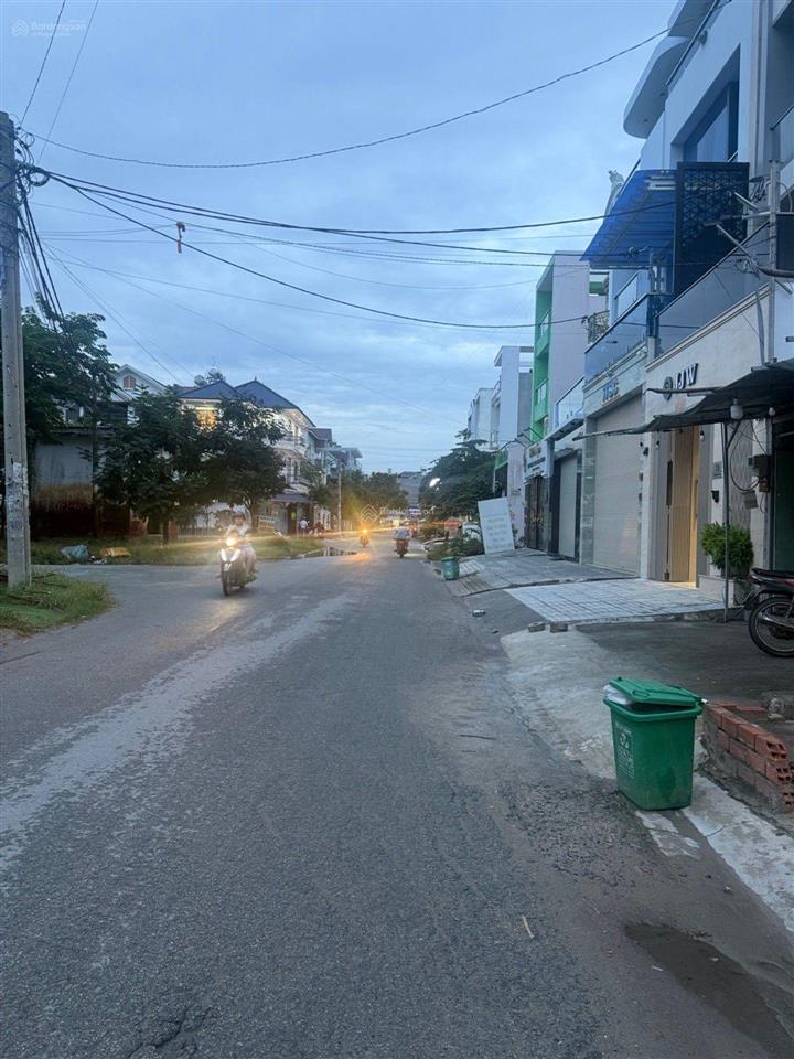 Bán đất mặt tiền đường nhựa 10m  tt phường bình tân  dt 5x17m  ngay cạnh trường thpt lê ngọc hân
