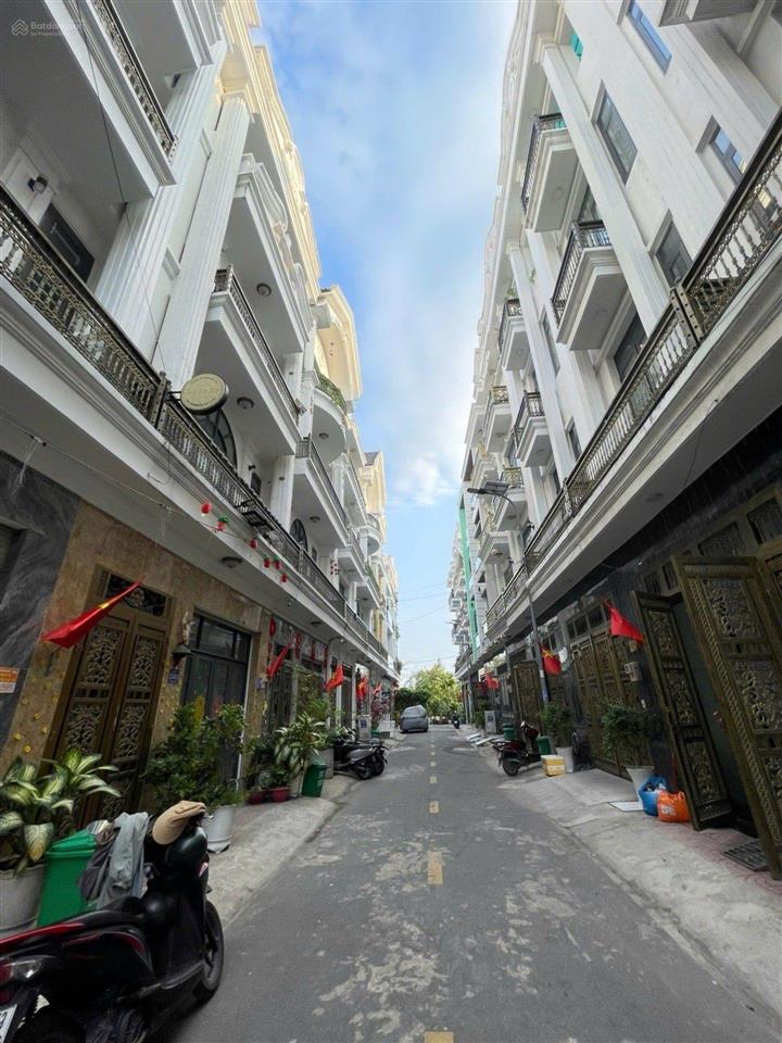 Siêu phẩm bình tân, ngang hiếm 6x9m, 4 tầng btct, xe hơi ngủ trong nhà  cạnh chợ bình thành