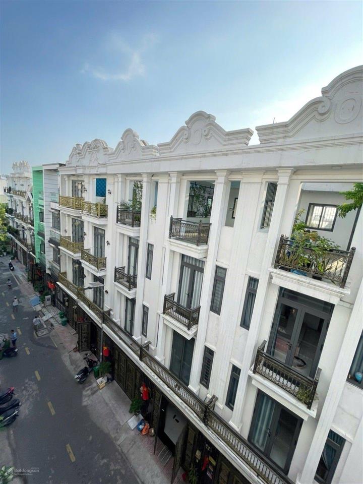 Siêu phẩm bình tân, ngang hiếm 6x9m, 4 tầng btct, xe hơi ngủ trong nhà  cạnh chợ bình thành