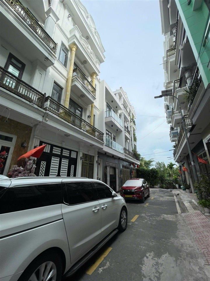 Siêu phẩm bình tân, ngang hiếm 6x9m, 4 tầng btct, xe hơi ngủ trong nhà  cạnh chợ bình thành