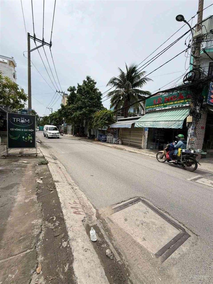 Nhà 3 tầng btct  hxh  thông cạnh chợ bình thành  dt 64m²  chỉ 5.2 tỷ thương lượng