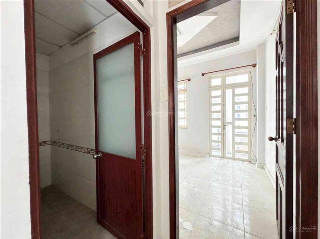 Hương lộ 2  3 tầng btct  5 đồng tl tốt  hẻm ô tô thông  gần ngã tư bốn xã.