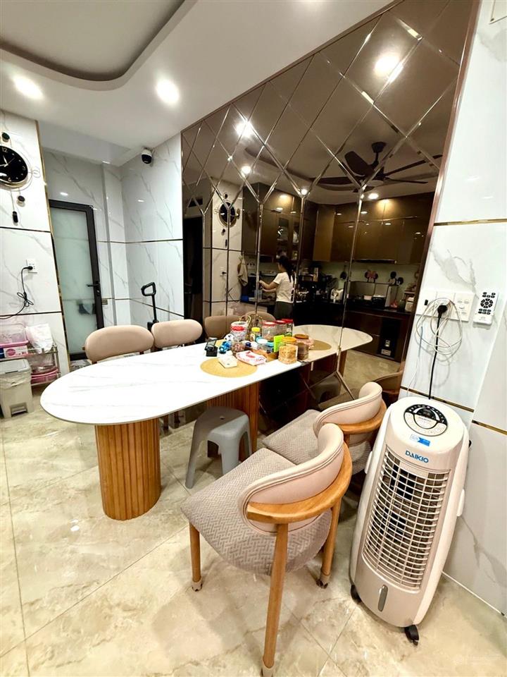 Nhà đẹp khu dân trí  5 phút aeon tân phú  5 tầng  dt 52m  tân quý  8 tỷ thương lượng