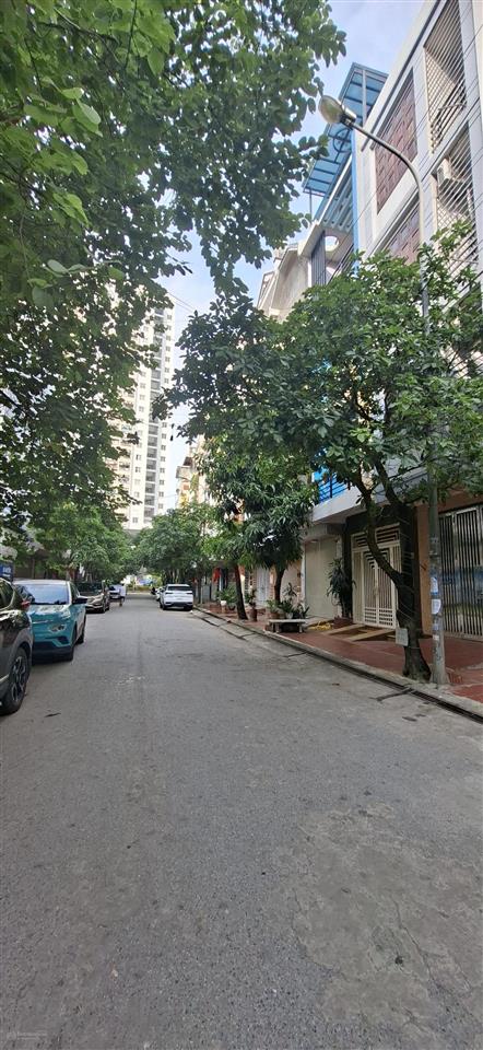 Hạ chào 1 tỷ, bán đấu giá ngô thì nhậm, hà đông, đường trước nhà 12m, vỉa hè rộng 3m, giá hơn 14 tỷ