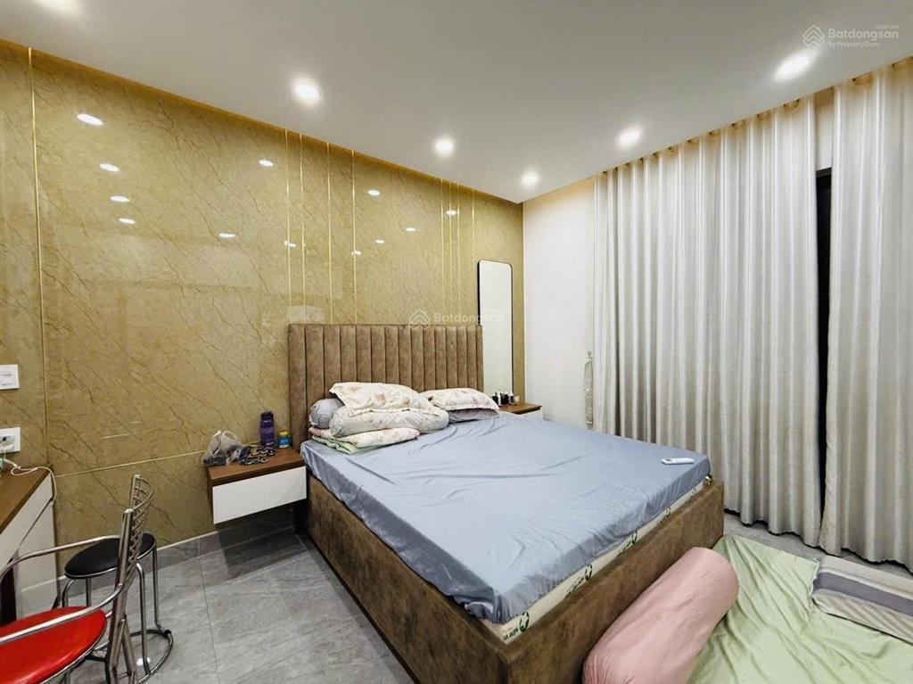 Nhà mặt tiền 4 lầu nguyễn du  p.hạnh thông  gò vấp  81m2  giá 18,8 tỷ